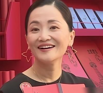 从郭柯宇可以看见一个中年人的翻身。
郭柯宇原本年少成名，但是后来结婚生子没戏拍，
