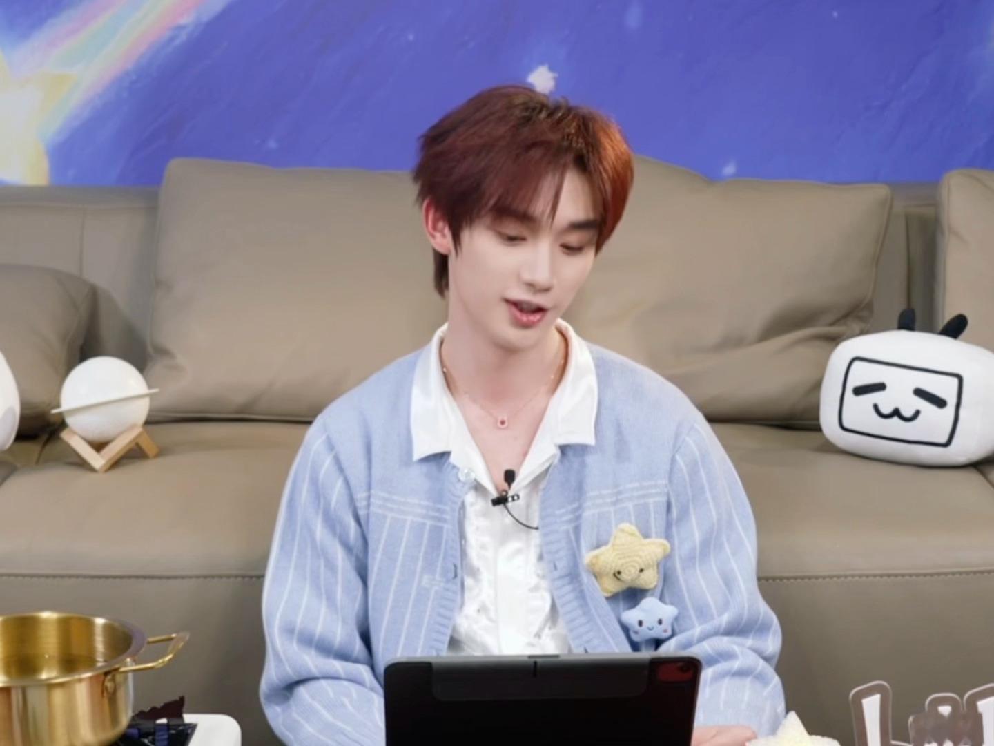 我将一夜坐在这里研究这句我也爱你 