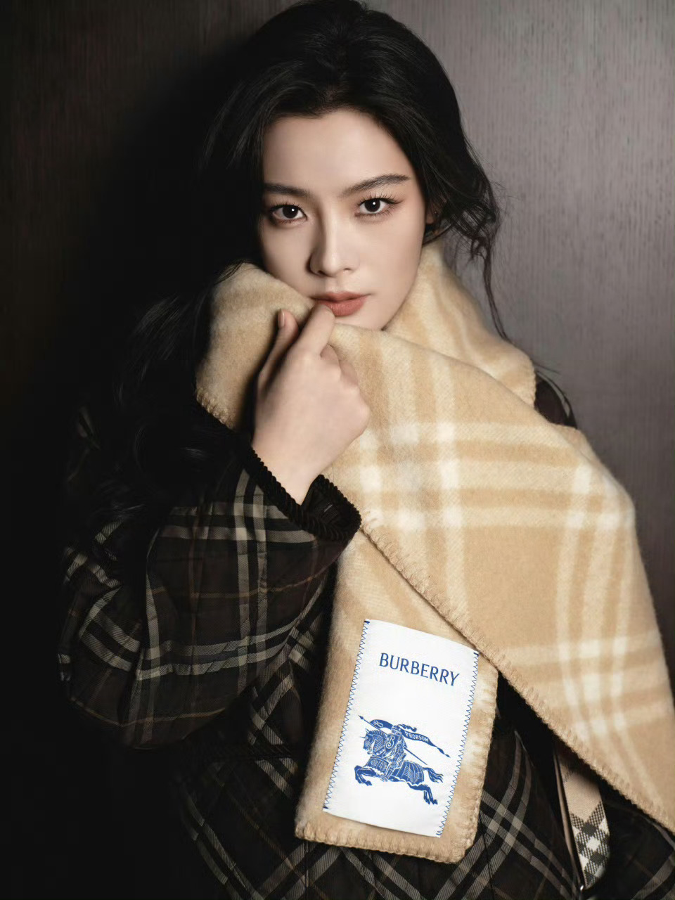 陈丽君 × BURBERRY 全新宣传大片🧣 📸 