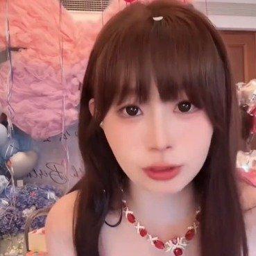 心疼！安静公主腹部留20厘米刀口，4次手术含2次四级风险，体重仅84斤
 
咱说