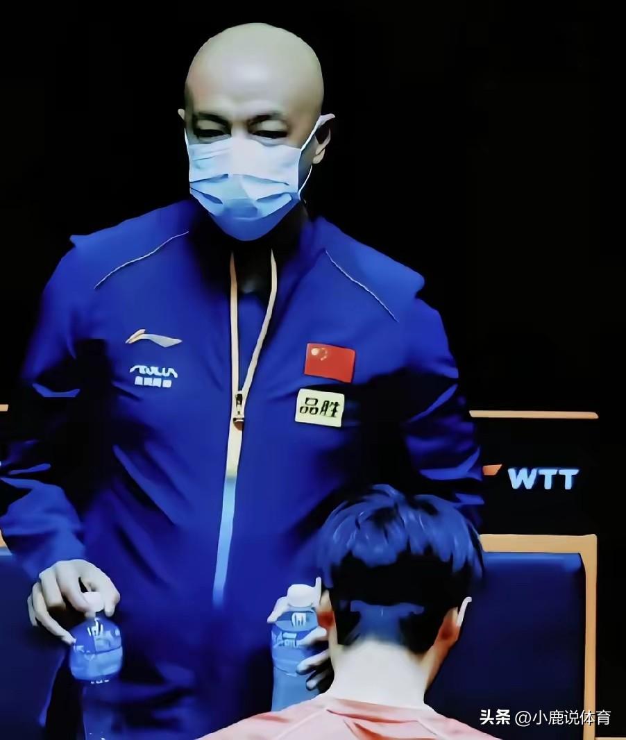 肖战这格局，别的教练真比不了！
 
不端教练架子。
只拿真心待队员。
 
喊莎莎