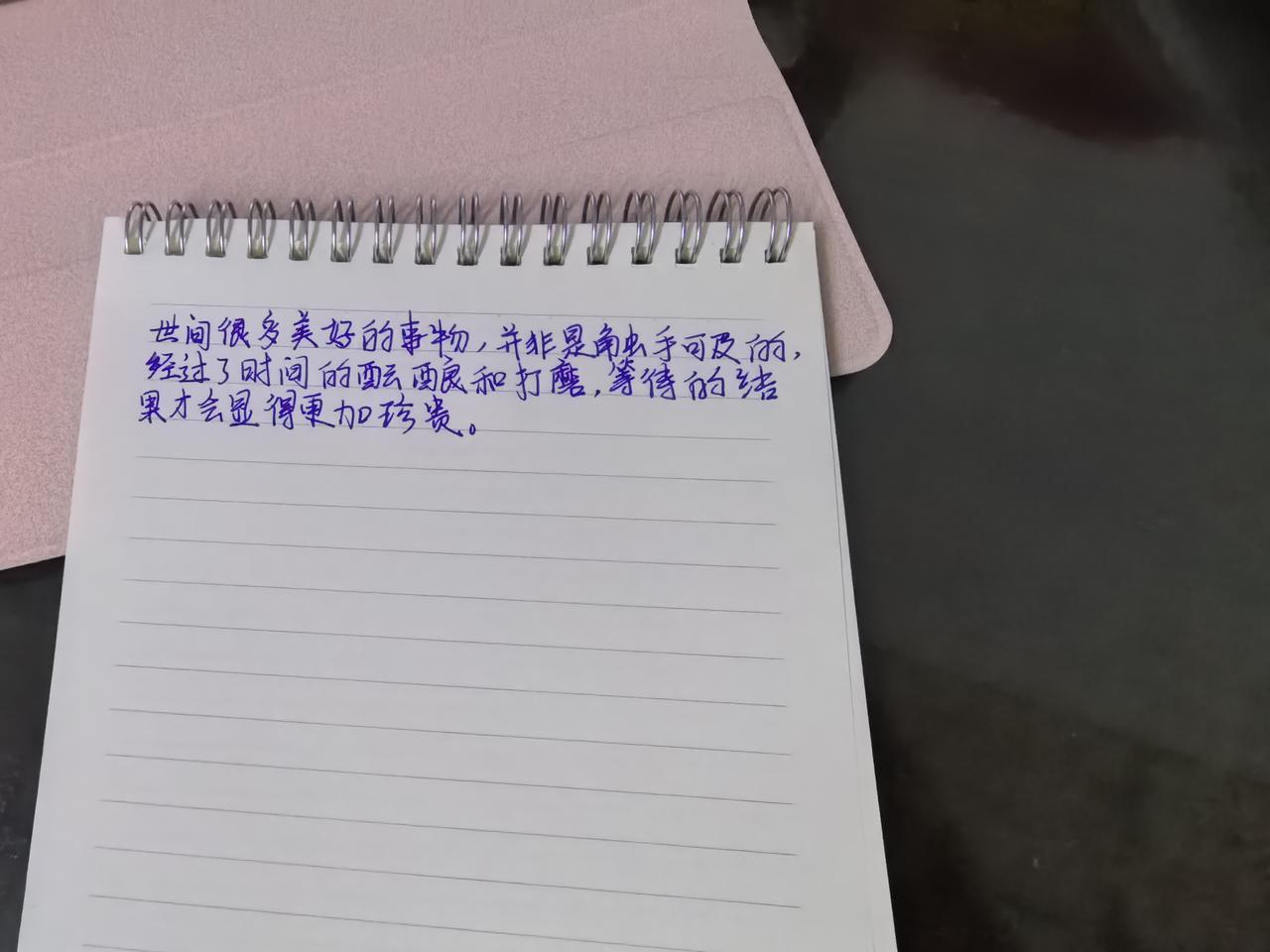自高中毕业后就没拿起书，22岁打工女孩重启写作之路。
在我第一次对写作感兴趣的时
