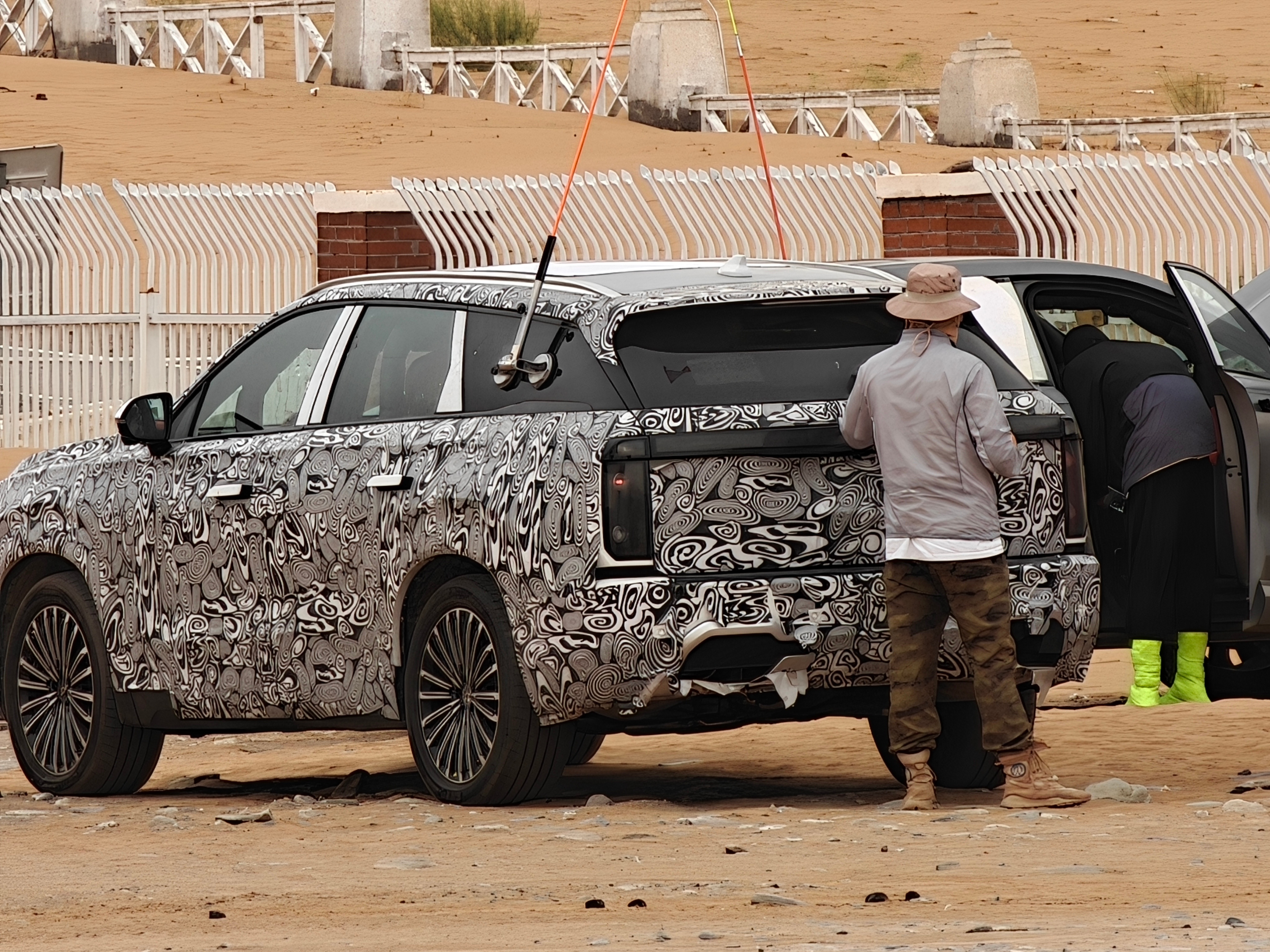 这车是什么车，有没有聪明的网友给我指点迷津一下 