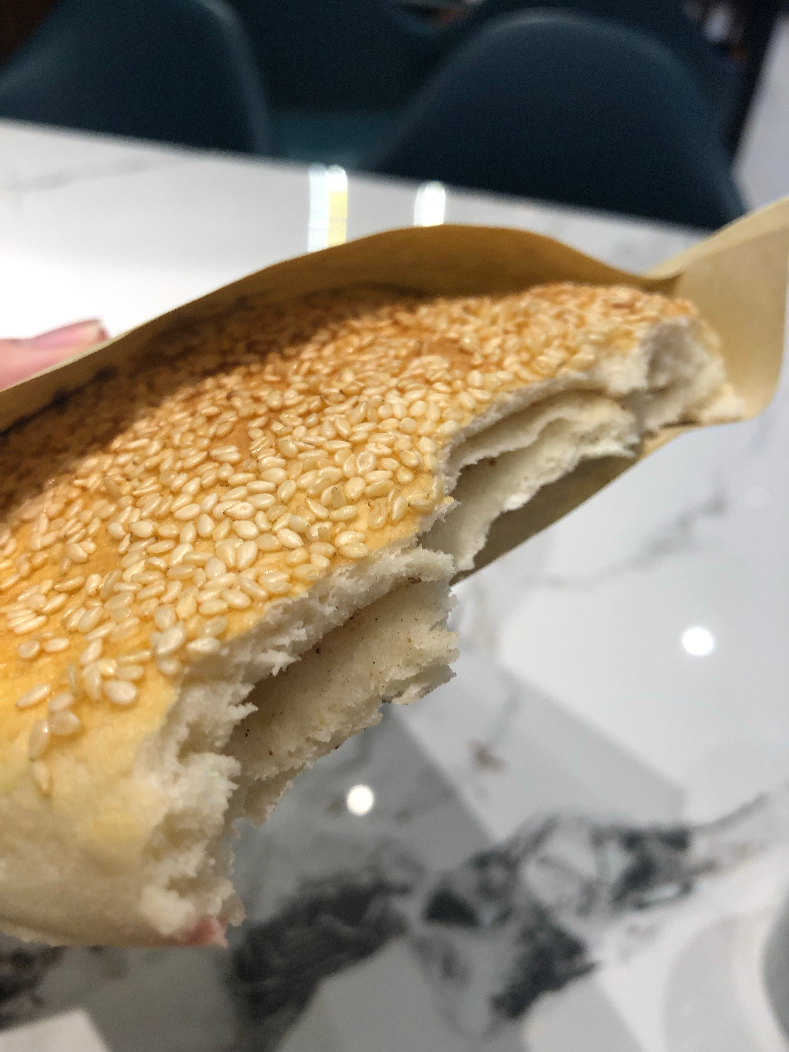 这家吊炉烧饼还挺好吃的，建议开放早餐，现在只在晚上卖 