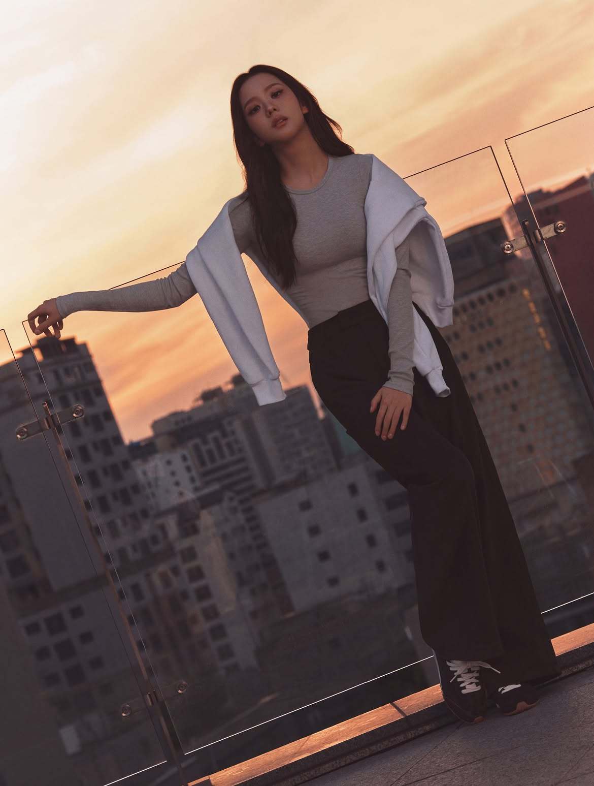 260822 Jisoo更新 IG🐰💪🏻“언제나 🖤”顶级神颜😍金智秀