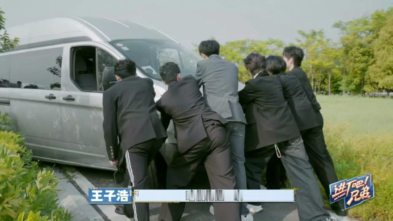 白手起家搞事业，这综艺题材有点意思，从打工挣钱到拉投资，然后状况百出，开大车直接