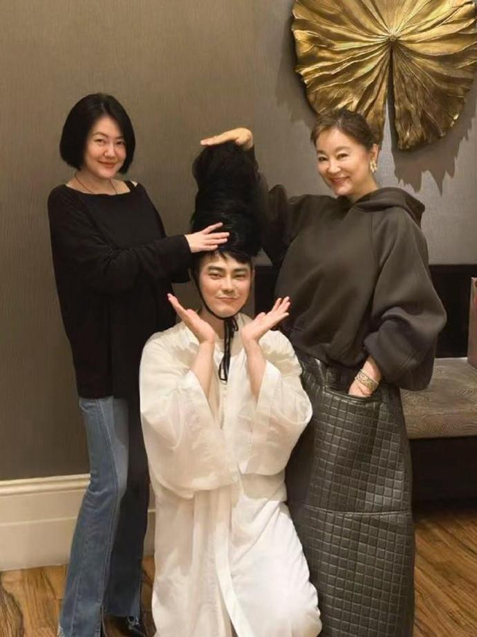 小S林青霞合照 小S、林青霞与网友合照曝光，梦幻联动了！ 