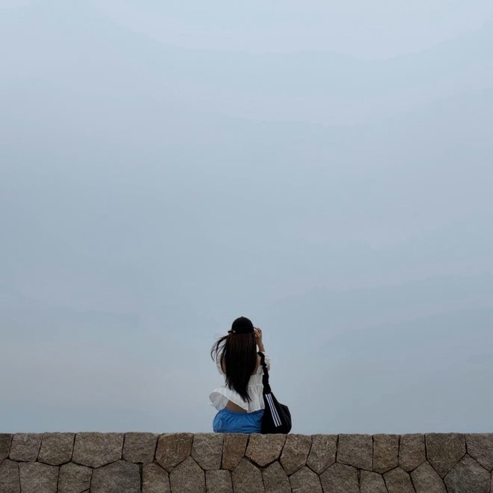 思慕社字母    “我决定放过自己了。就像小时候摔倒了，看看四周没人，就自己爬起