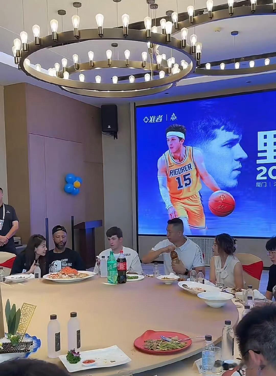 为准者代言！！！午餐必须为里夫斯安排起来！

里夫斯也来到了国内，作为准者的代言