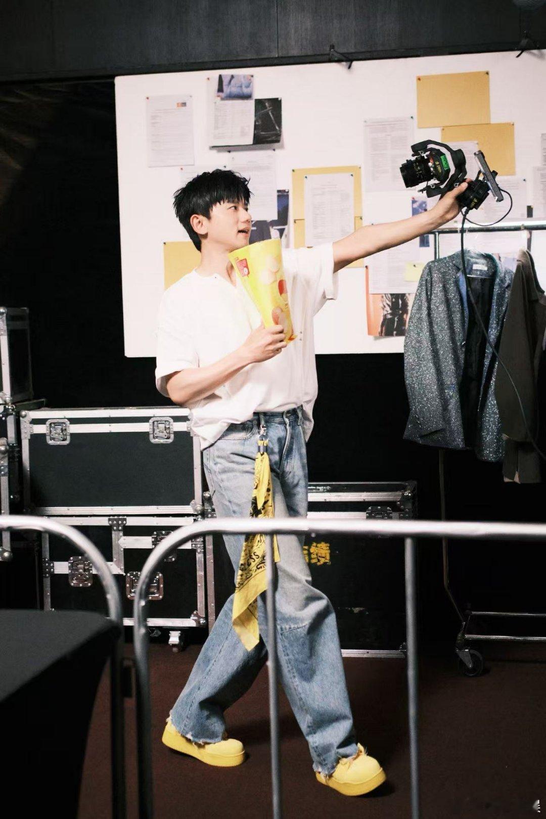 张杰广告拍摄花絮张杰广告花絮张杰广告拍摄花絮，哇塞，[色][色][色] ​​​