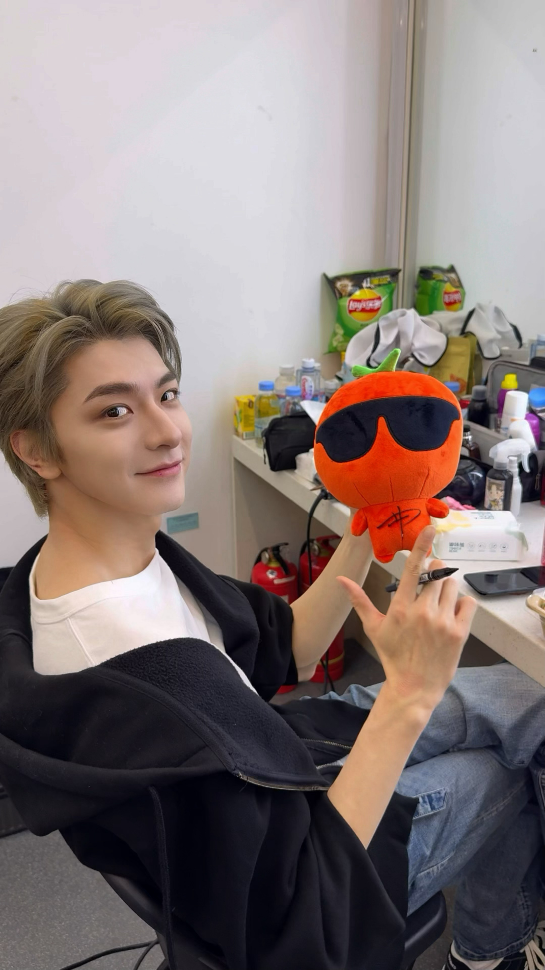 🍊微博一日STAFF独家探班林一见面会幕后这把贪了！！还给大家搞到了独家物料（