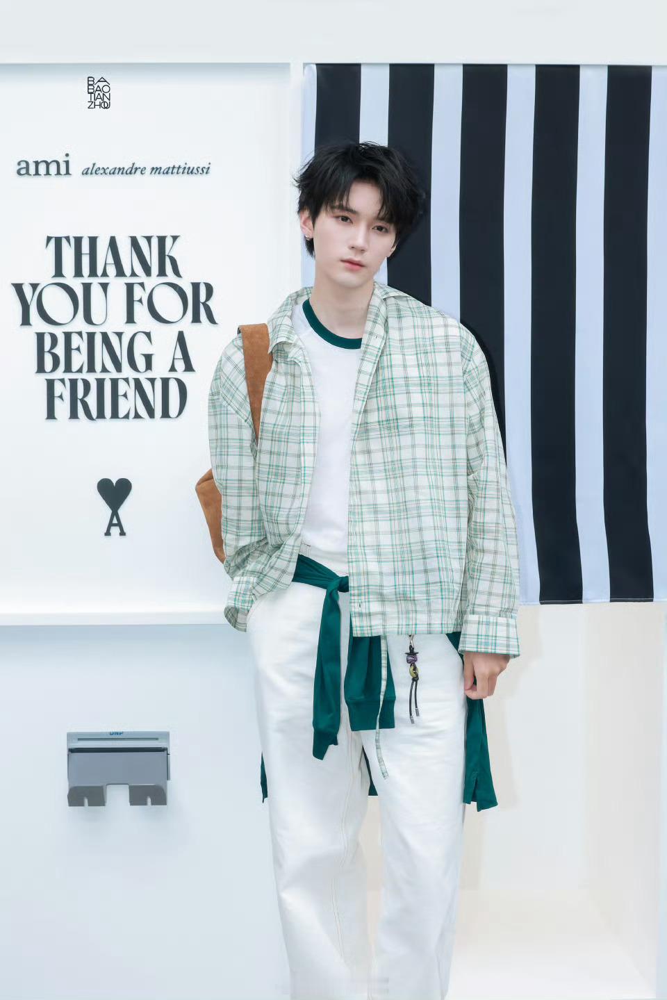 周翊然今天完全是校园学长周翊然今天是清爽男大是谁又被小周今天的学长look击中了