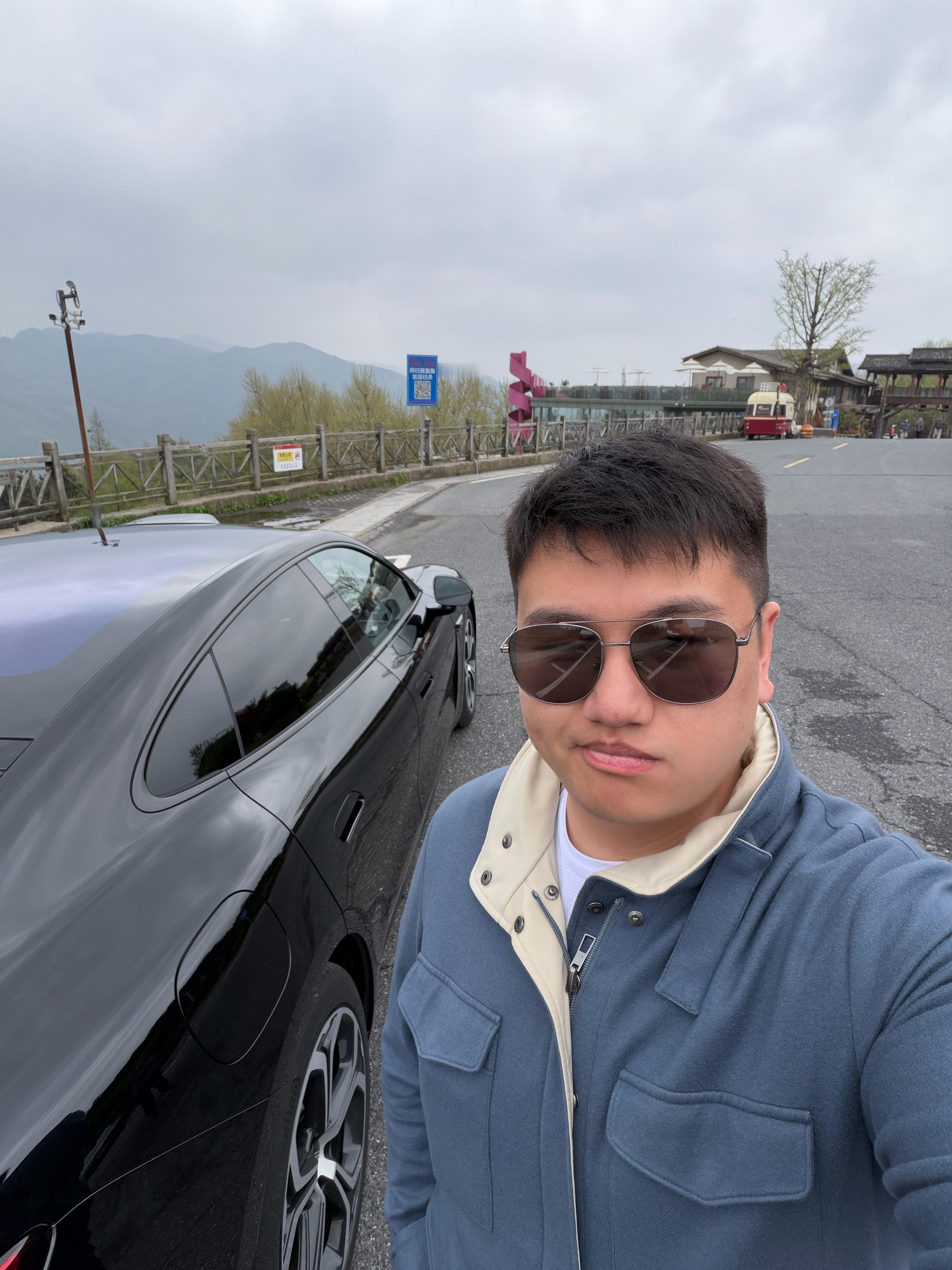 不要再说我的衣服老登了这是loro piana的traveller。考虑到尚界Z