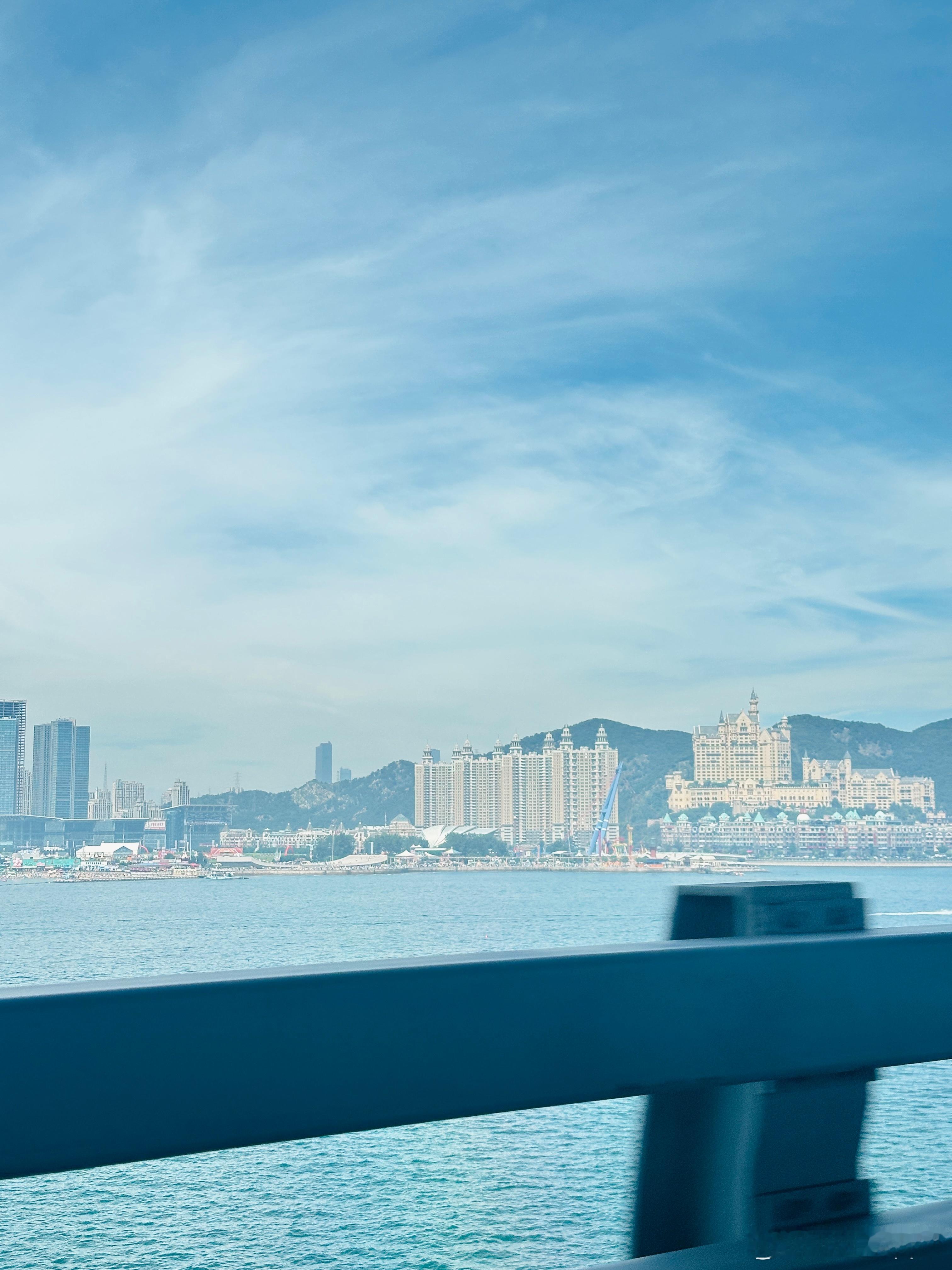 天气真好 大连真的好宜居 海鲜好吃，夏天气温不到30度菡你来看车 ​​​