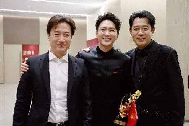 《知否》盛家戏外团建！王仁君赵丽颖先后夺飞天奖，全员道贺