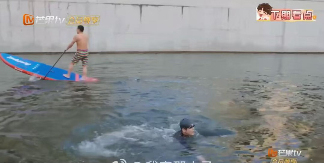 我家那小子姚琛与黄誉博挑战冬泳 姚琛和黄誉博冬泳这段，应该是下期节目的高光时刻。