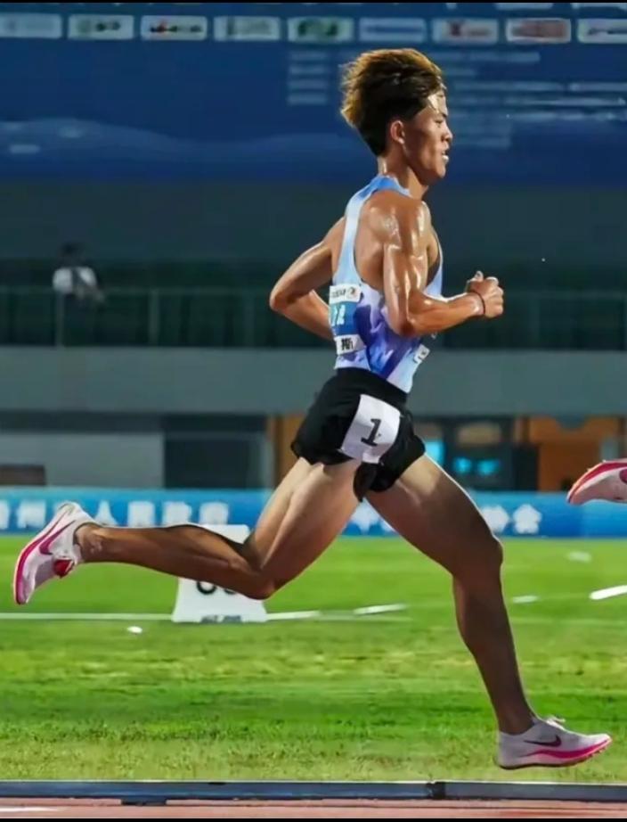 仅落后冠军2秒！毛金虎拿下全国大学生田径锦标赛季军。
 
上半年无锡首马2:07