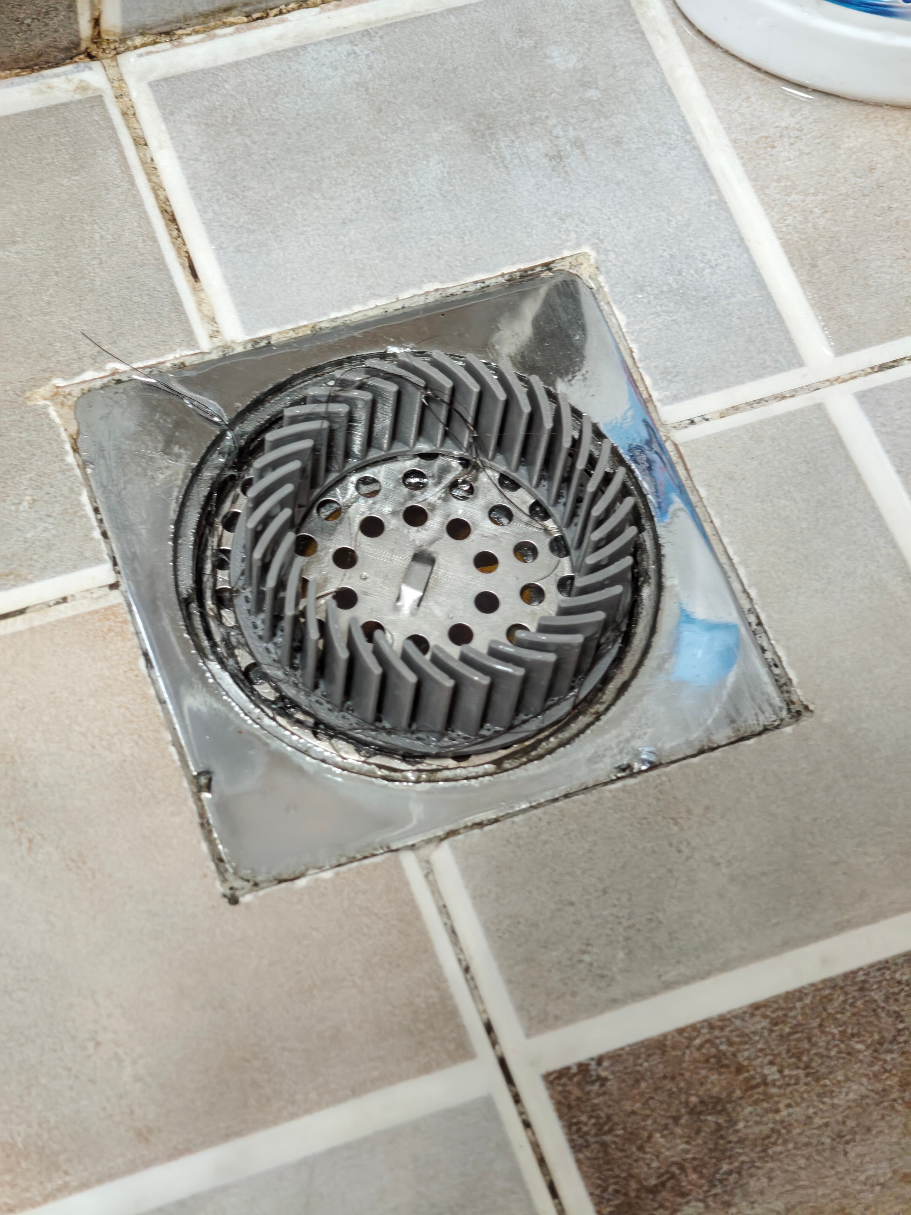 我发现个地漏档头发的神器，是3d打印市场里面的，漏水很畅快，而且耗材量很少只要1