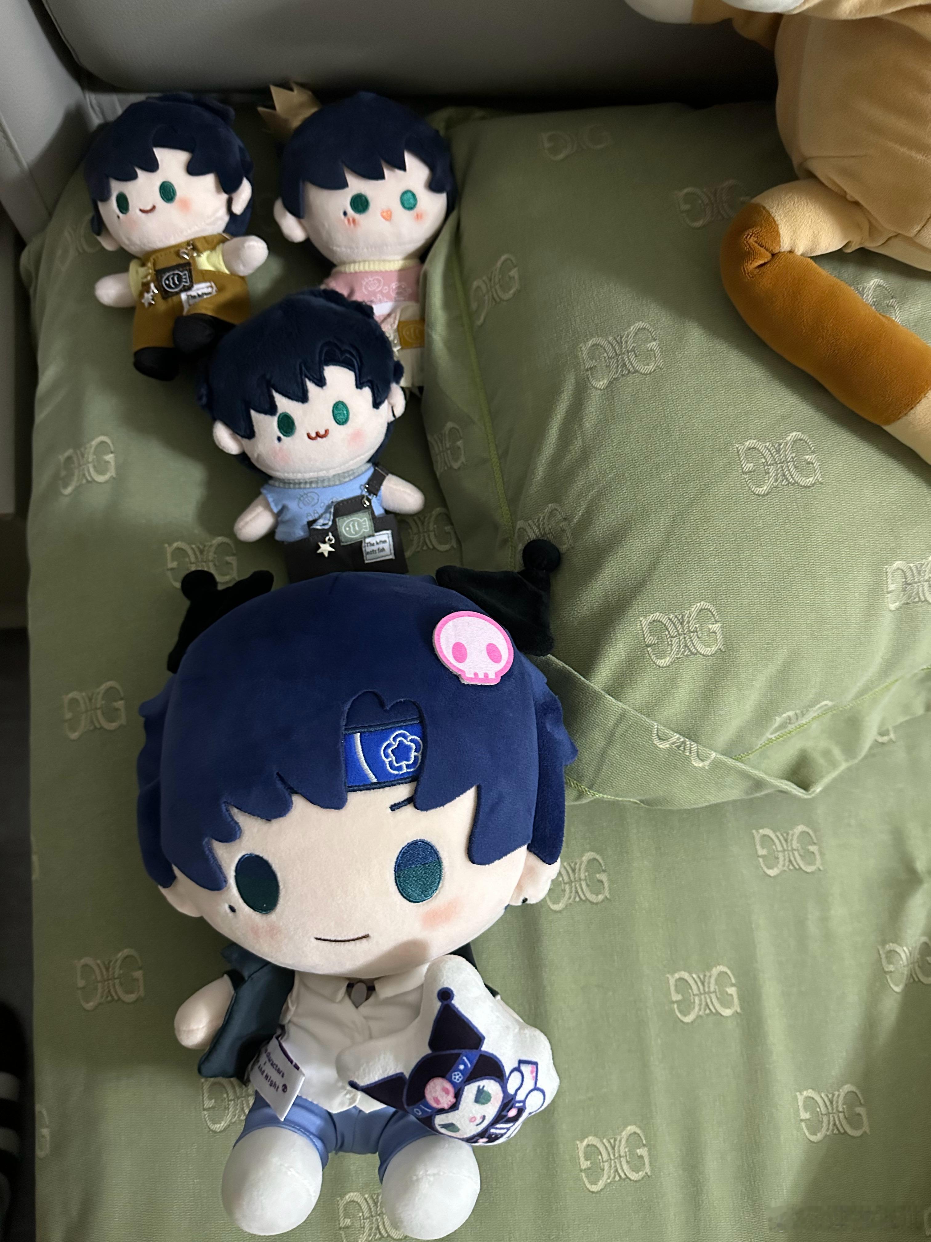 我妈：我今天帮你换床单看到你被子鼓着我以为什么原来你领着一排小meimei睡觉啊