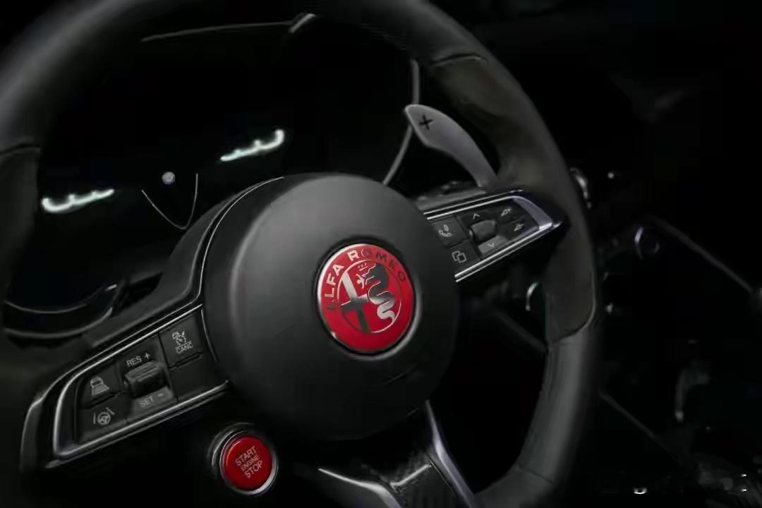 阿尔法·罗密欧是一家总部位于意大利米兰的著名汽车制造商 。以下是关于它的详细介绍