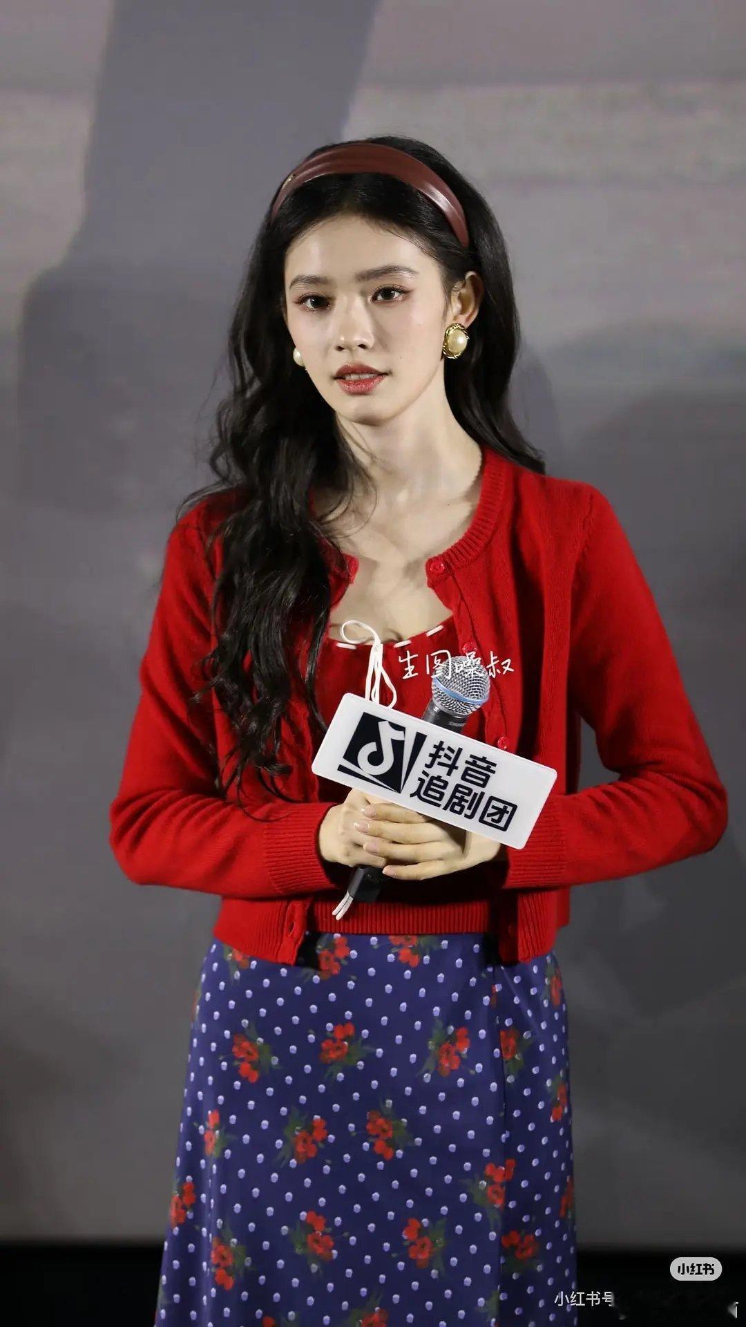 鞠婧祎皮肤状态比大部分女明星都要好啊，怎么做到的 