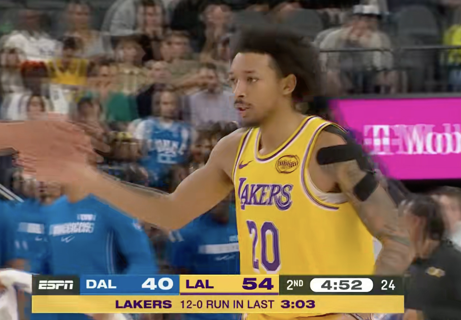 湖人打出12-0高潮，领先14分，独行侠暂停！ ​​​​