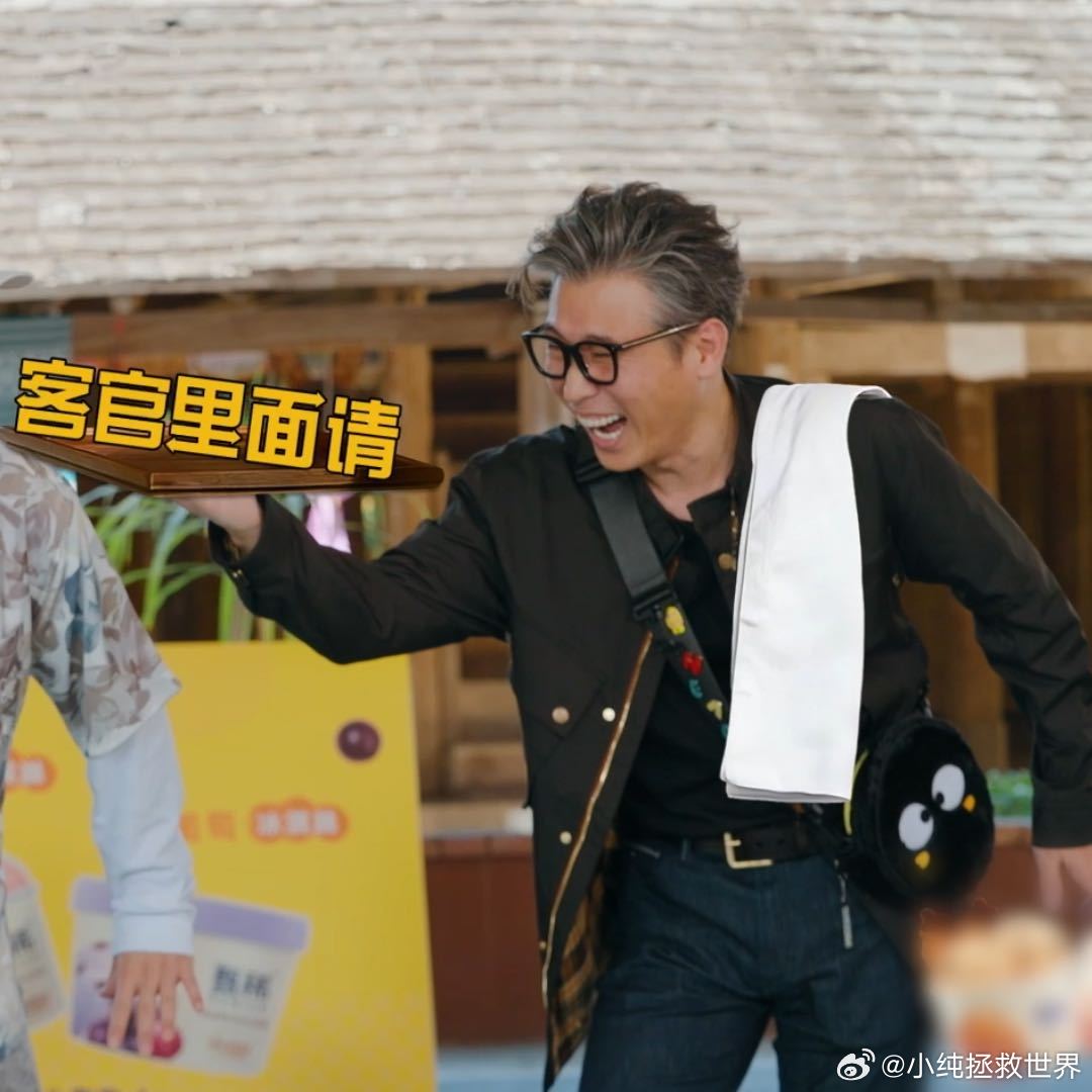 李乃文年纪大了做什么都心酸哈哈哈哈哈 别人滑冰轻松自如，到李乃文这全是出溜滑，还