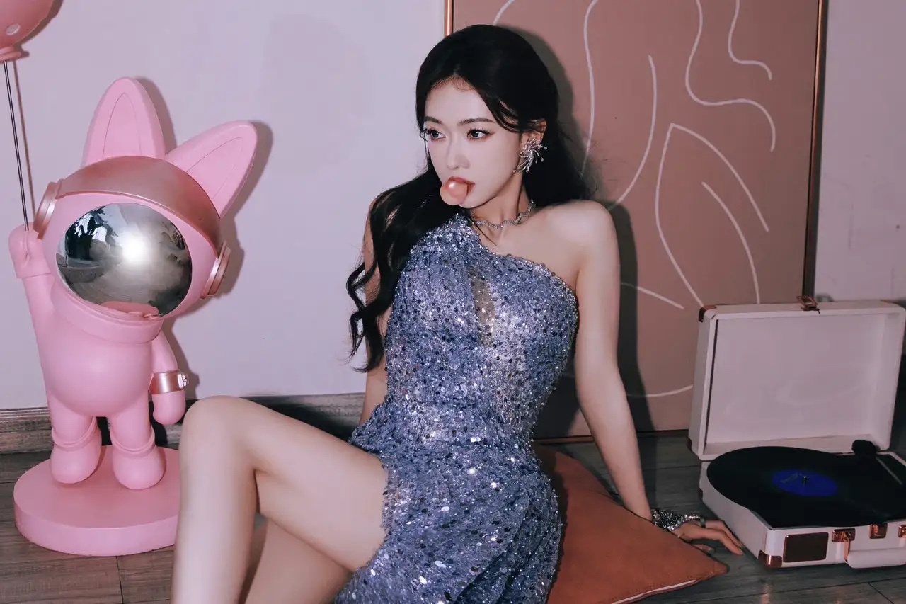 吴谨言x青春芒果夜女团舞台造型#吴谨言[超话]# ​​​