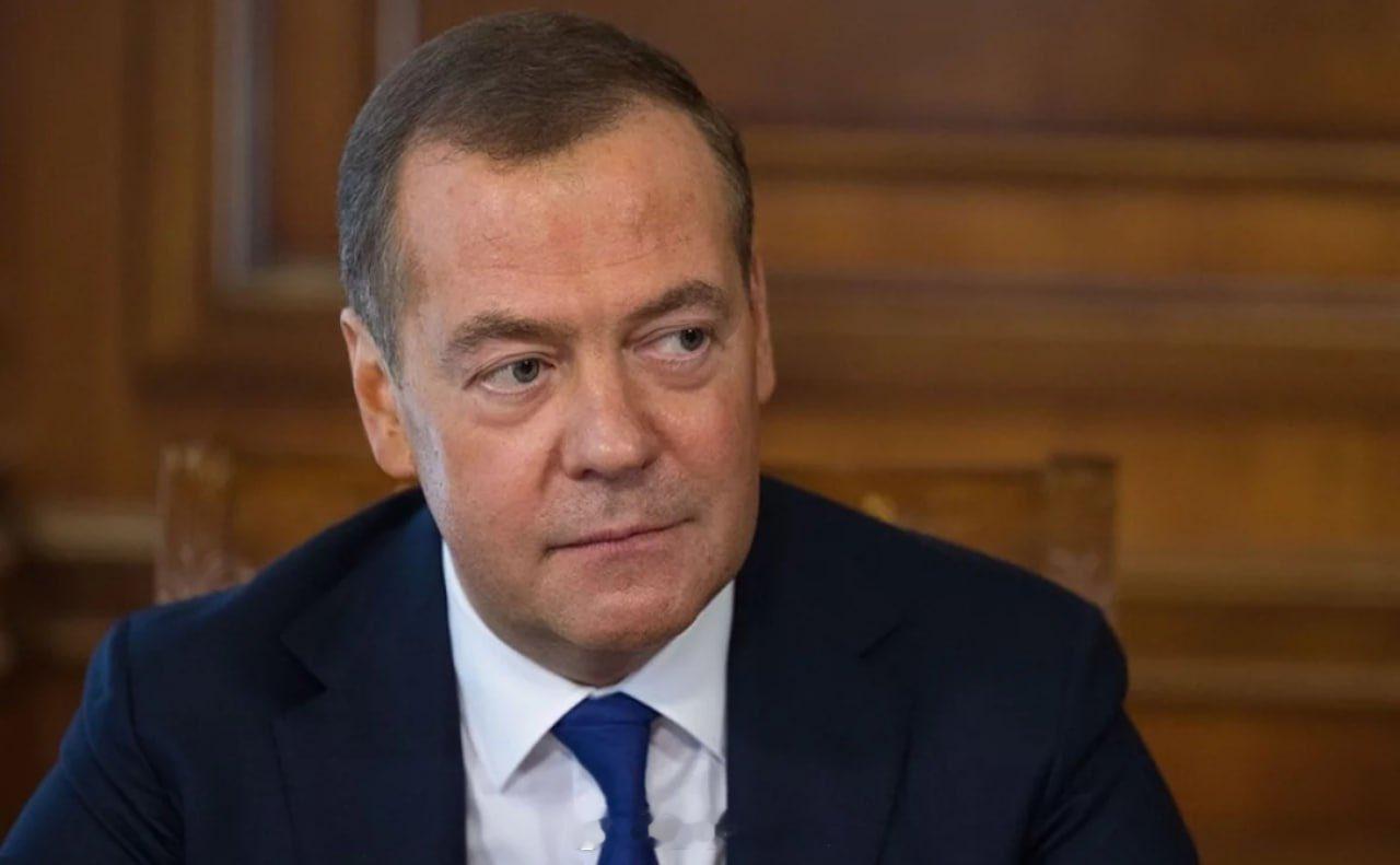 针对欧盟前外长莫盖里尼涉贪被捕俄罗斯当代文豪新作：梅德韦杰夫：《在布鲁日》有一部