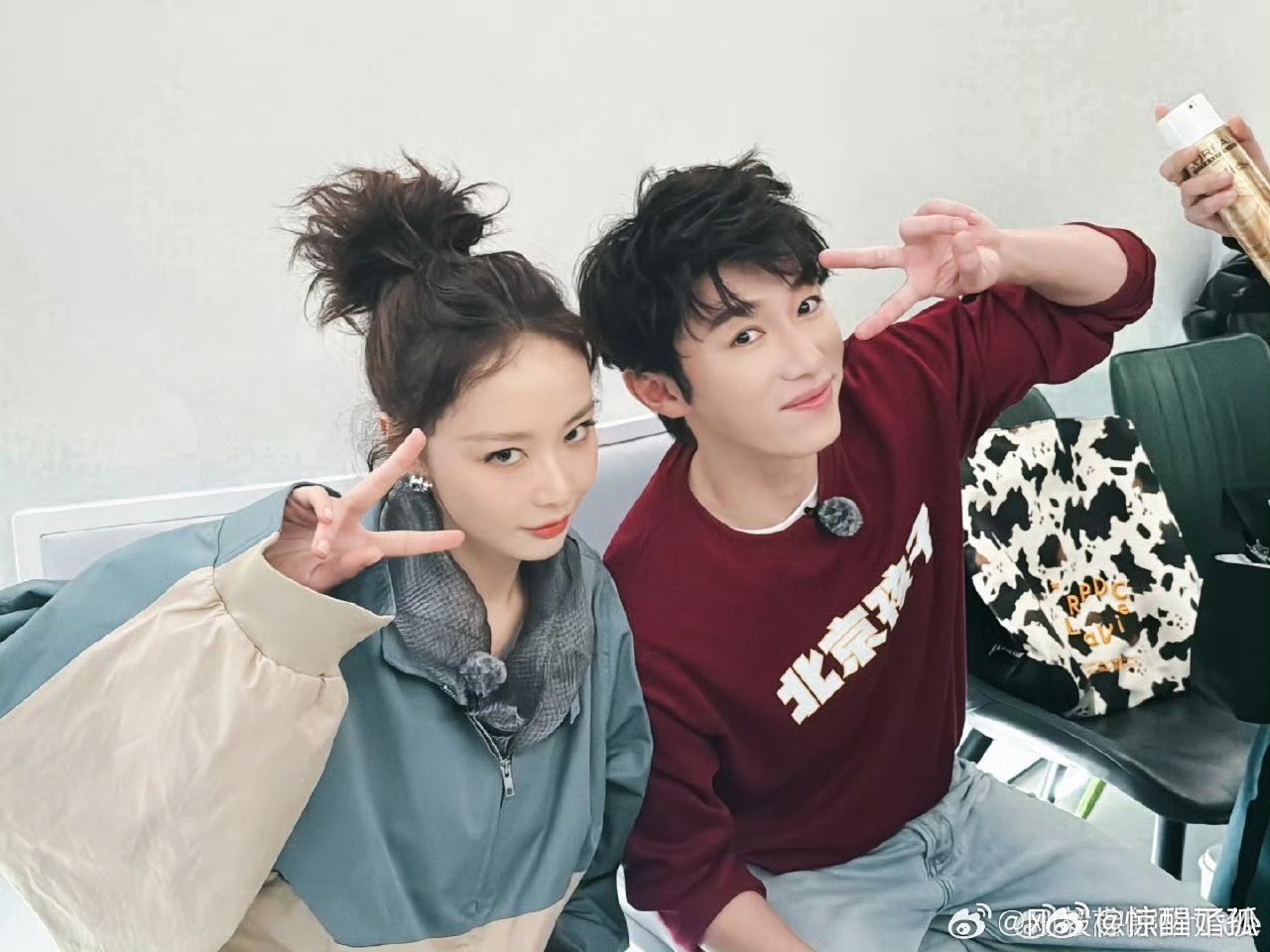 高叶穆祉丞贴脸自拍没有刻意营业，只有真心相待，高叶暖心叮嘱手写祝福，穆祉丞温柔回