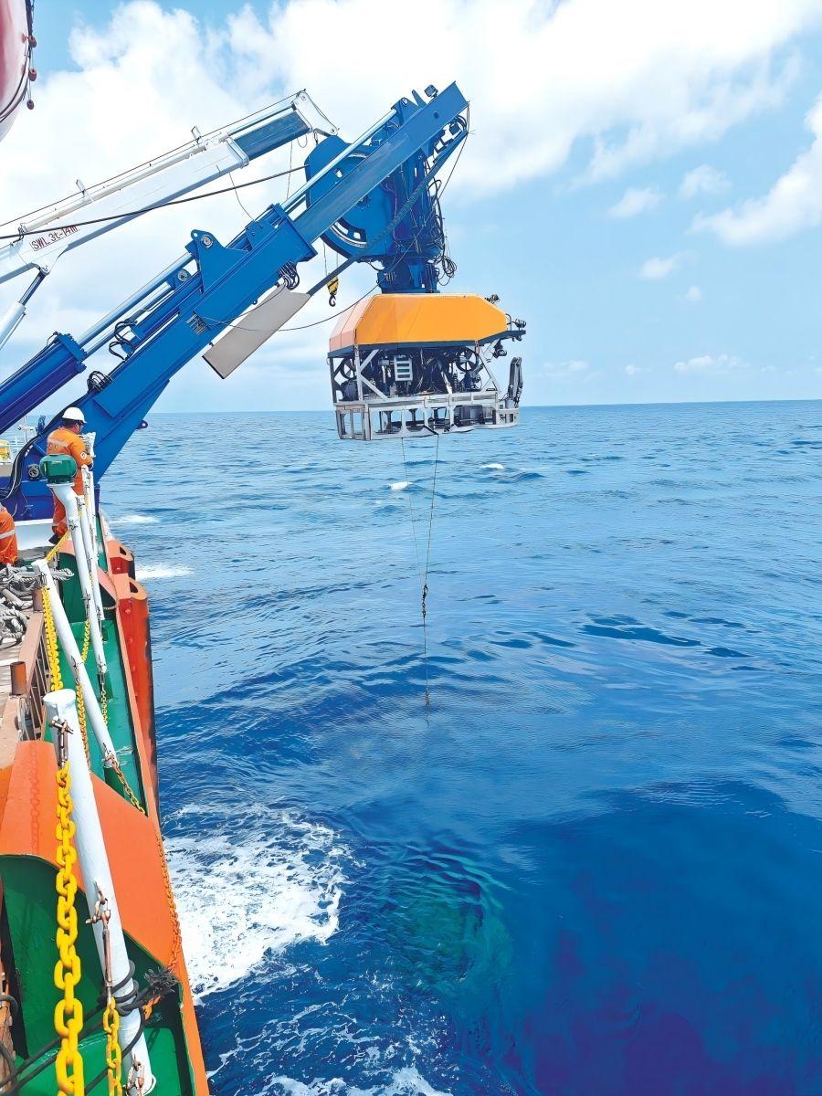 中国成功在海底3500米切割电缆，西方恐慌，真相究竟如何？

据港媒《南华早报》