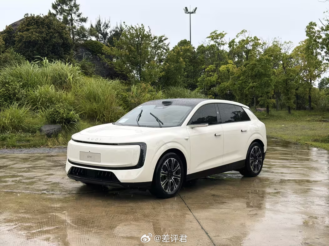 #差评说车# 字母标奥迪的第二台车 E7X 马上就要上市了，前几天正好去试驾了一