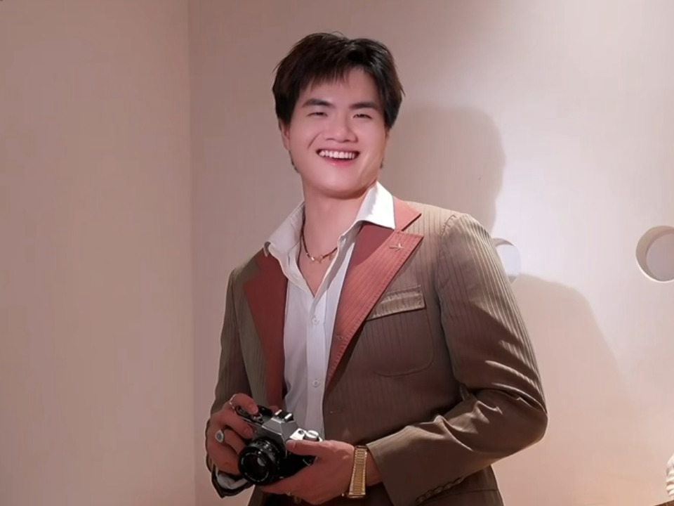 此猪的冷酷装不过三秒 