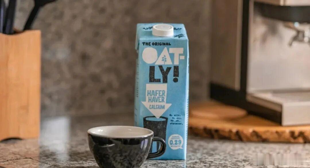 【最高院败诉！“蹭”牛奶的流量是不是你不行啊？】一边是2025财年首次扭亏为盈、