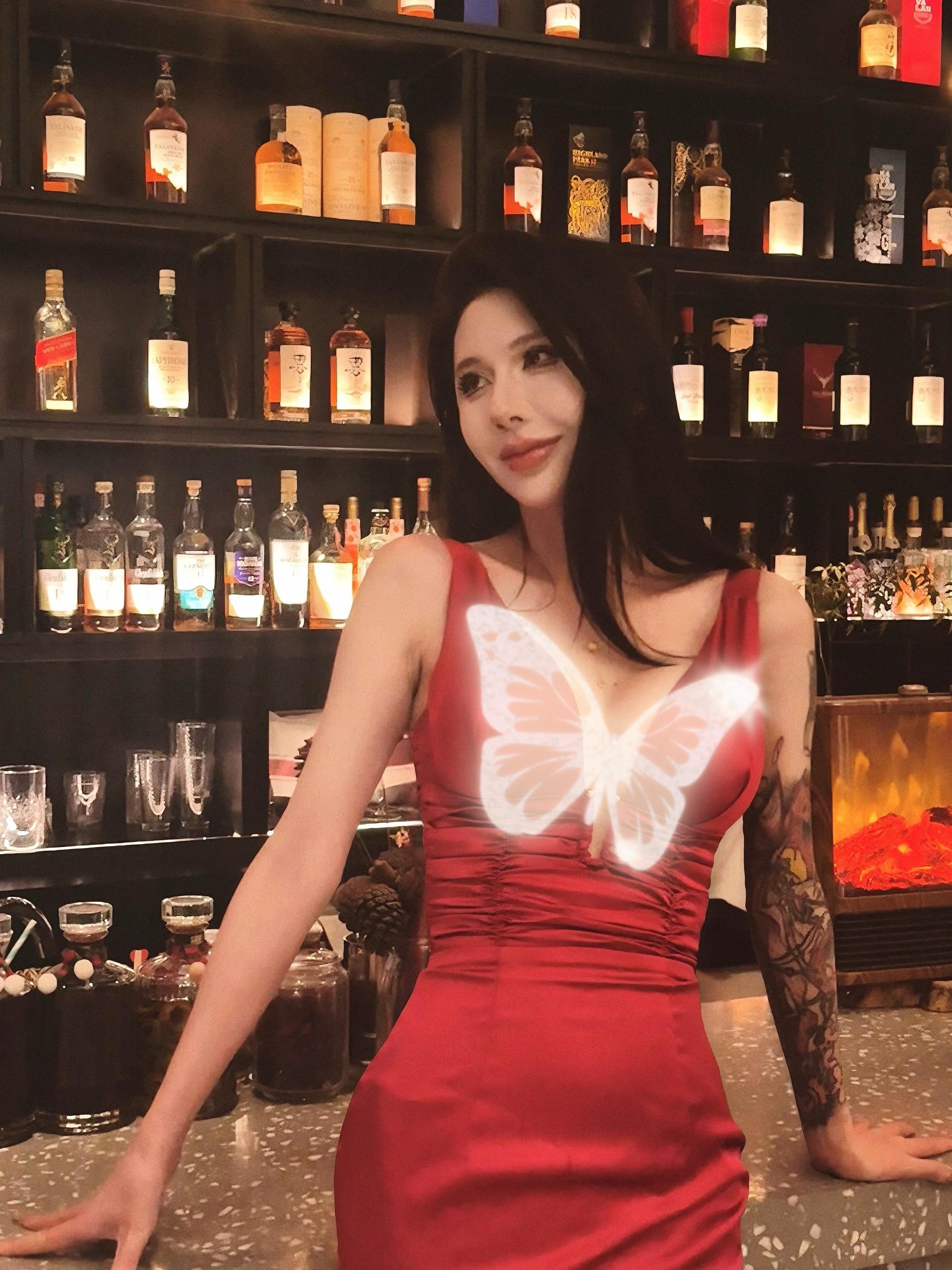 如果我是白富美  你追我就得排队了 可惜我只是一个只懂付出 单纯好骗的...