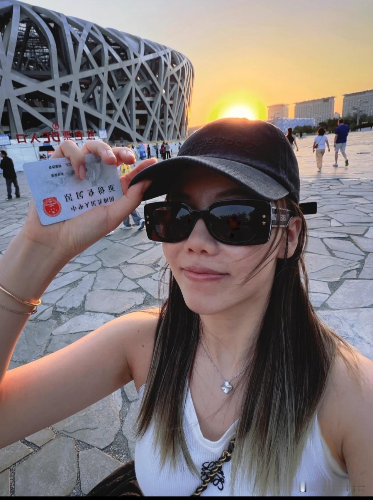 陈幸同发小红书，说爱谢霆锋全家。
这是爱了谢霆锋很多年啊！
陈幸同现在越来越有自