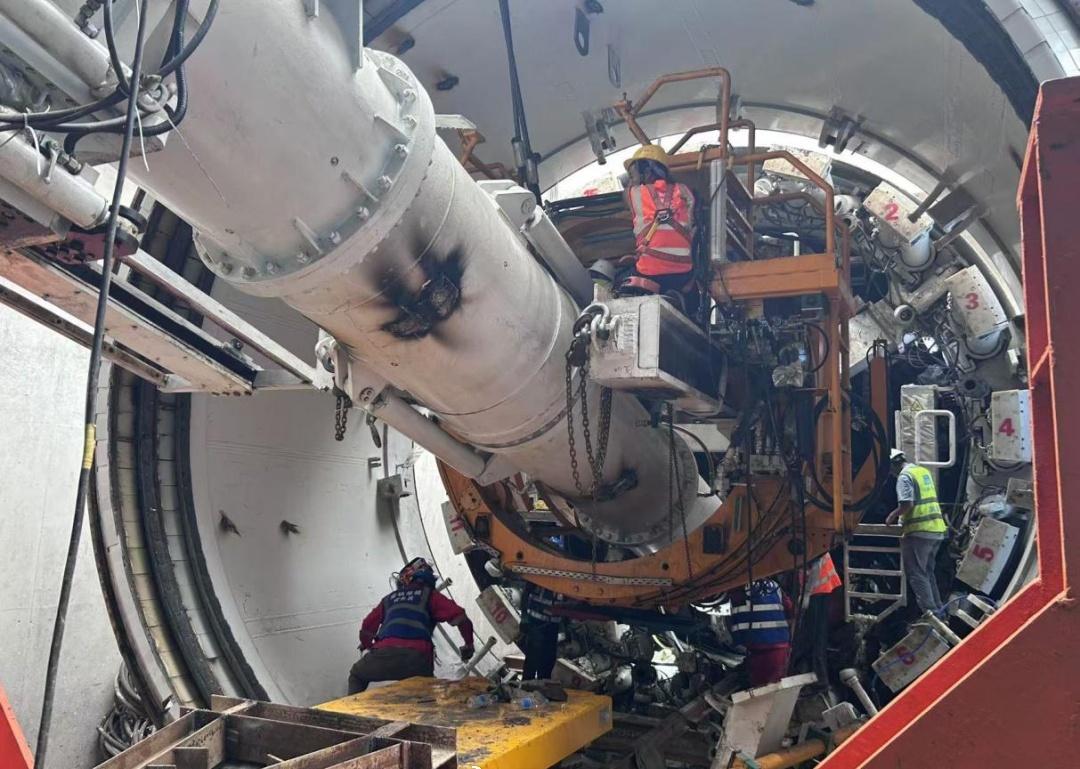 锡城情报官【无锡地铁5号线双线盾构开始下穿蠡湖】1月20日，无锡地铁5号线鼋头渚