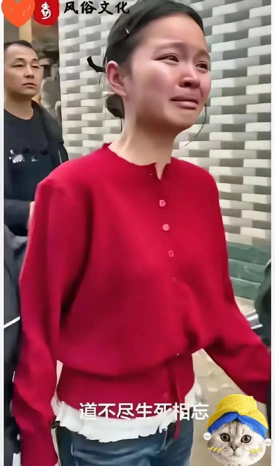 起初我以为是妈祖要换人，后来以为是小乩童不愿出来，万万没料到的是，原来是有乡绅富