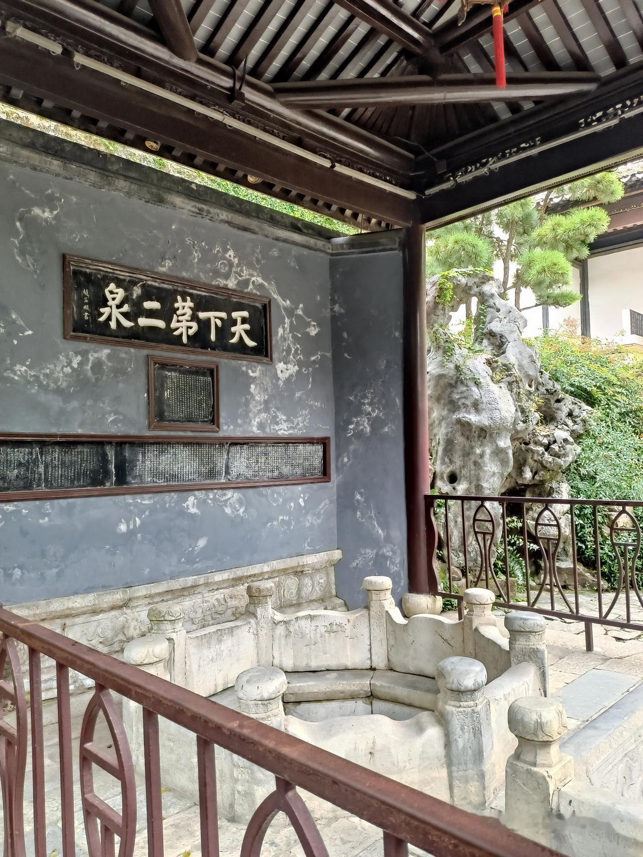 女人反感男人太抠门吗？极大多数女人反感男人抠门。我老婆收入低，用钱大手大脚，因为