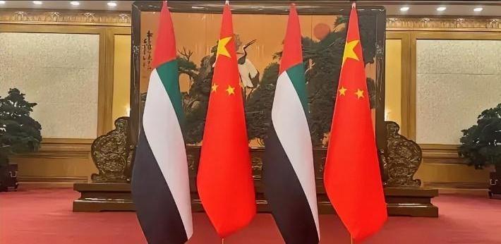 谁能想到，老美在中东最铁的哥们，竟然顶着巨大压力调转车头，直奔北京！

放着自家