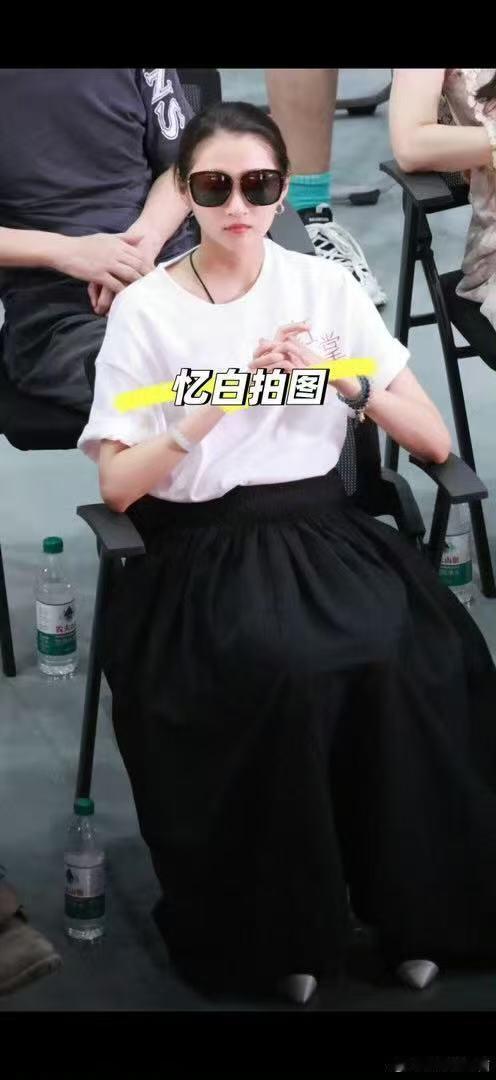 关晓彤陈星旭红掌开机同框路透关晓彤陈星旭新剧开机照 哇！！！ 关晓彤陈星旭新剧开
