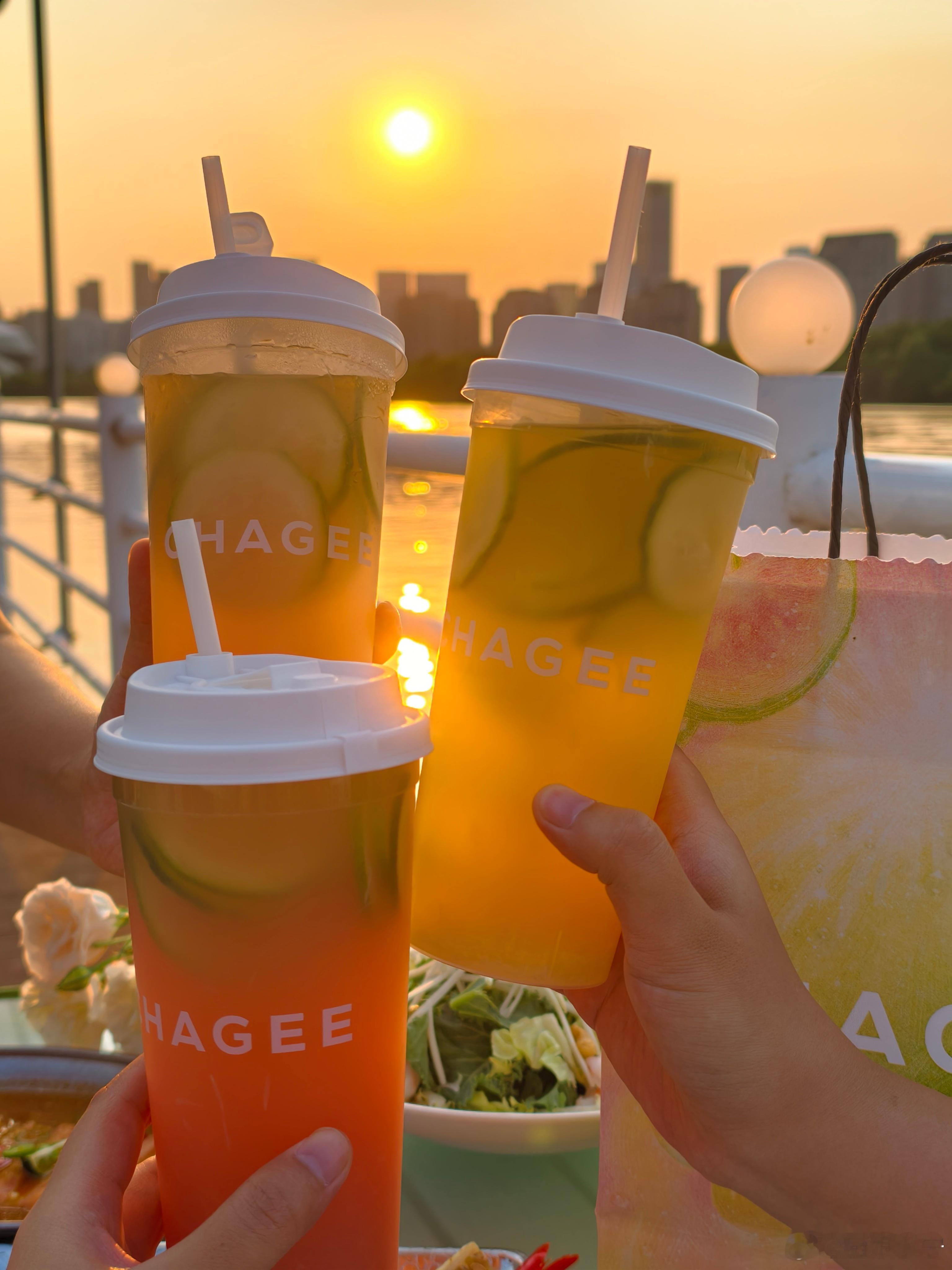 日落以后一起chagee [柠檬茶]我最爱的夏天来啦！吹着海风！看着日落！[柠檬