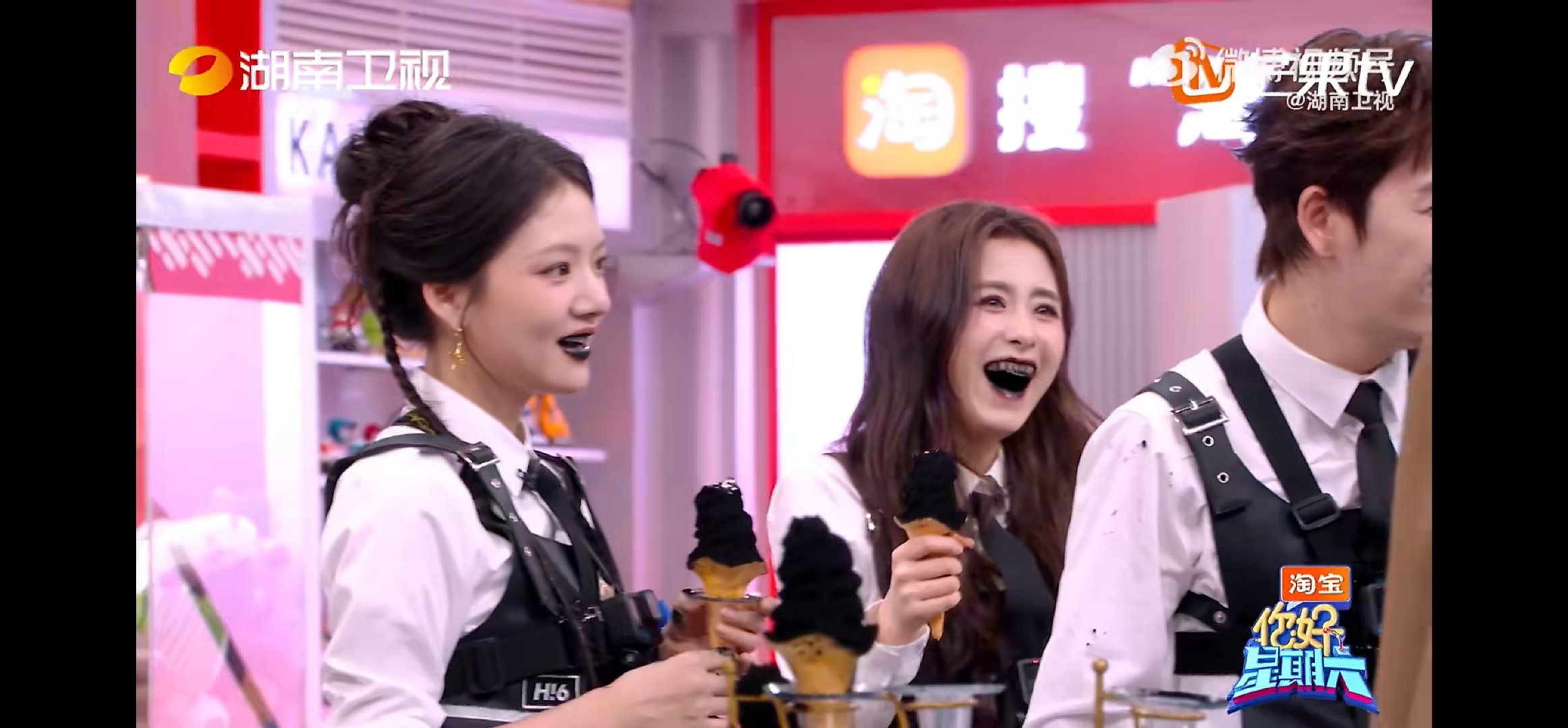 被黑唇丁程鑫帅到是我的宿命丁程鑫吃冰淇淋吃出撕漫男的感觉你好星期六 被黑唇造型狠