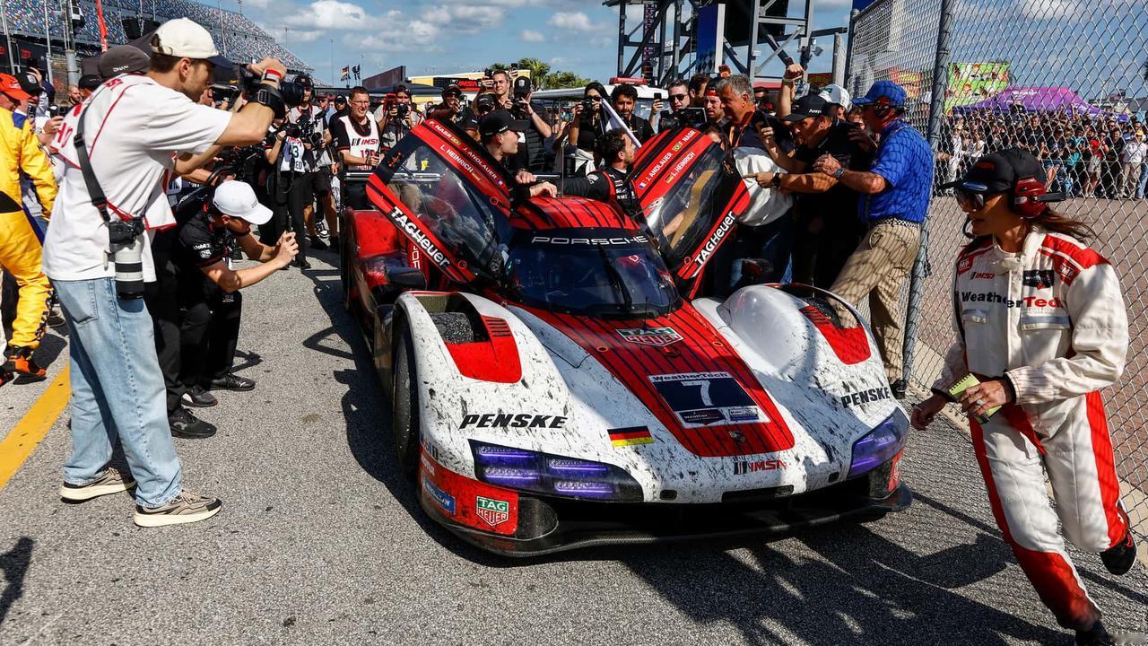 保时捷Daytona三连冠~
在2026年戴通纳24小时耐力赛中，保时捷携手潘世