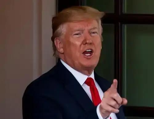 特朗普突然说“别总想着压倒中国，一起干才更牛”，这话从他嘴里蹦出来，真比关税还让