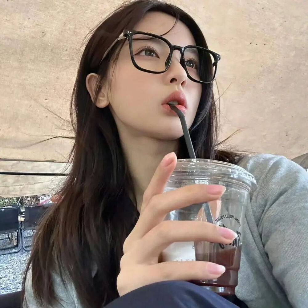 ᵀʰᵉ ʷᵒʳˡᵈ ⁱˢ ˢˡᵒʷ, ᵃⁿᵈ ʸᵒᵘ ʰᵃᵛᵉ ᵇᵉᵉⁿ ⁱⁿ 