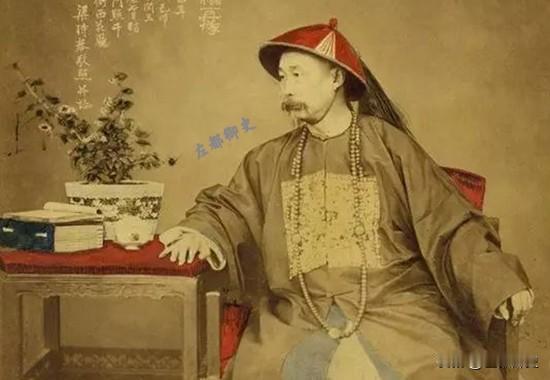 咸丰十年六月，湖南巡抚骆秉章升任四川总督，咸丰让他带队入川镇压太平军。
朝廷只给