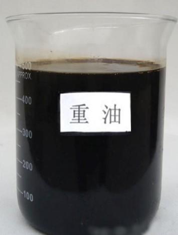 一艘排水量几万吨的远洋货轮，每天要烧掉上百吨燃料。

烧的不是汽油，不是柴油，而