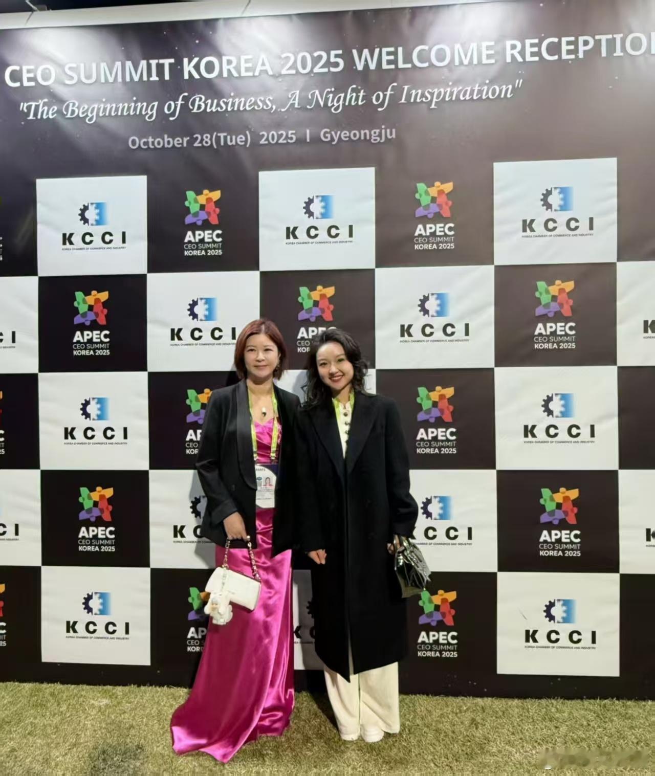 韩国偶遇杜华 杜华在韩国的偶遇真的是太令人羡慕了，看到合照中她那种成熟稳重的气质