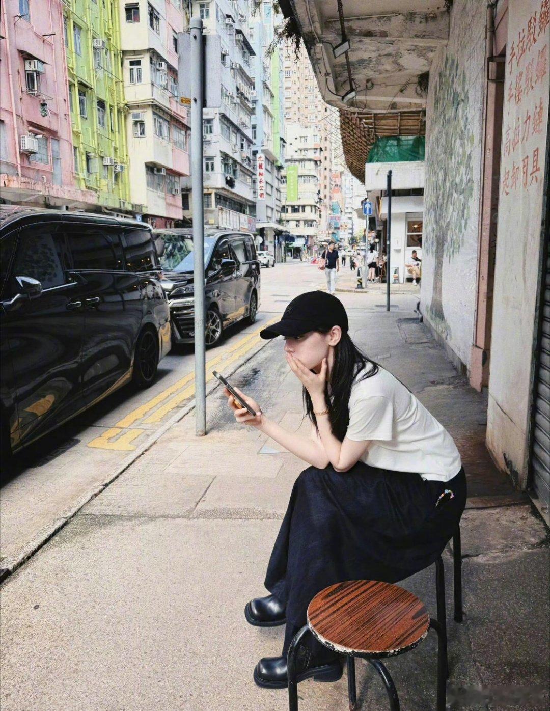迪丽热巴素颜香港plog 望左还是望右👉🏻当然是望向你啊热巴宝宝！
